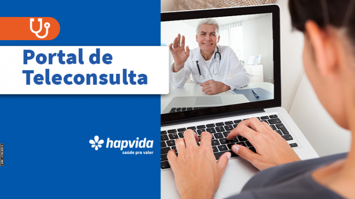 homem sorrindo em teleconsulta com médico
