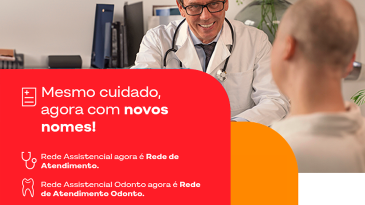 Paciente sendo atendida na recepção de unidade Hapvida