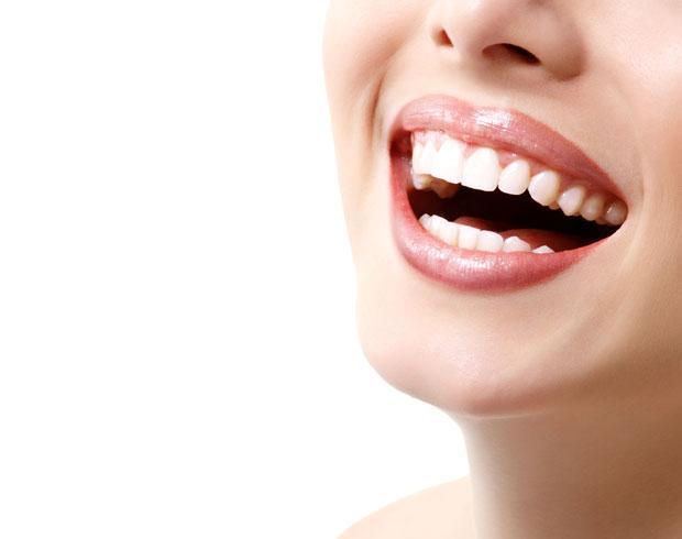 Imagem de uma boca feminina sorrindo