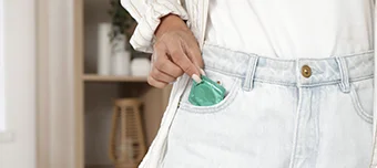 Médica examinando gestante